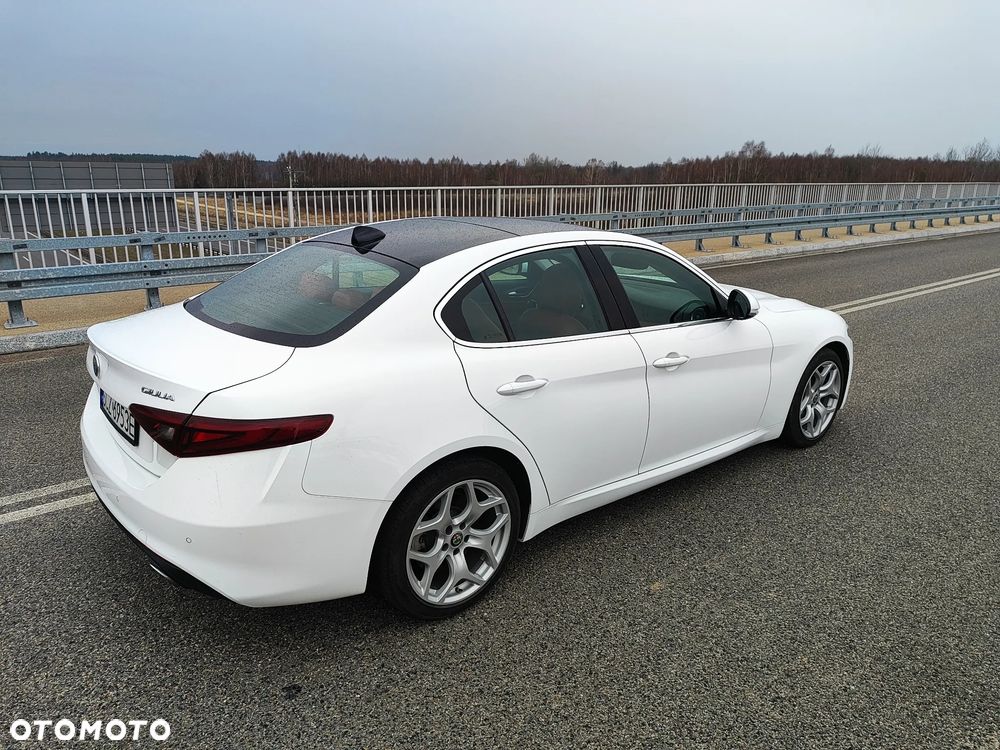 Alfa Romeo Giulia 2.0 Turbo 16V AT8-Q4 Ti - 5