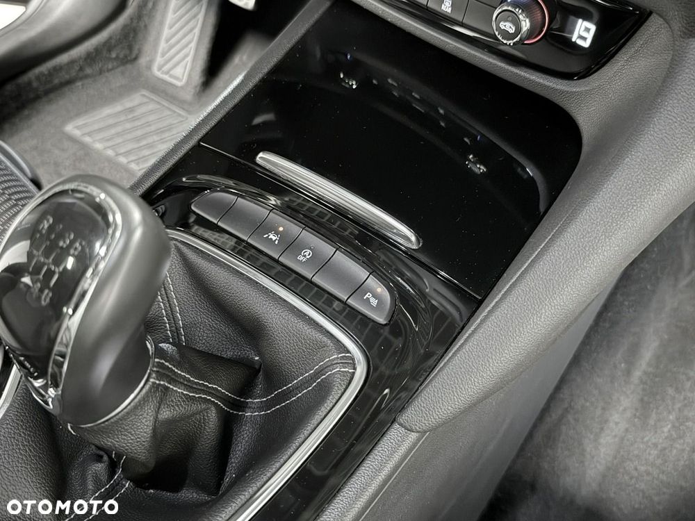 Opel Insignia - 25