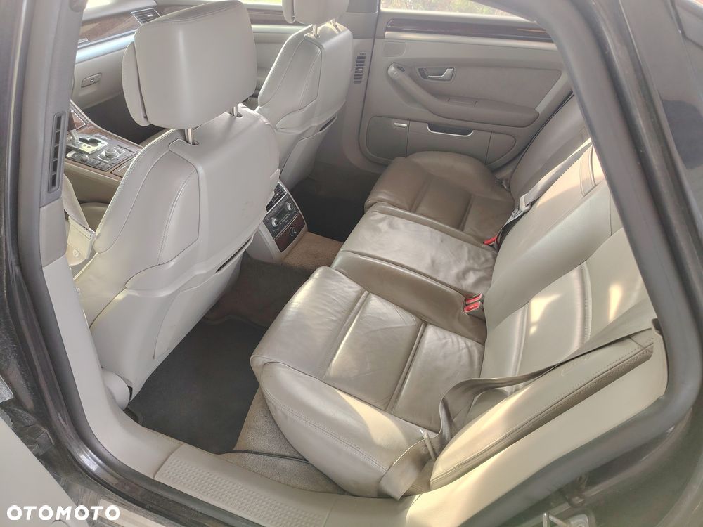 Audi A8 - 8