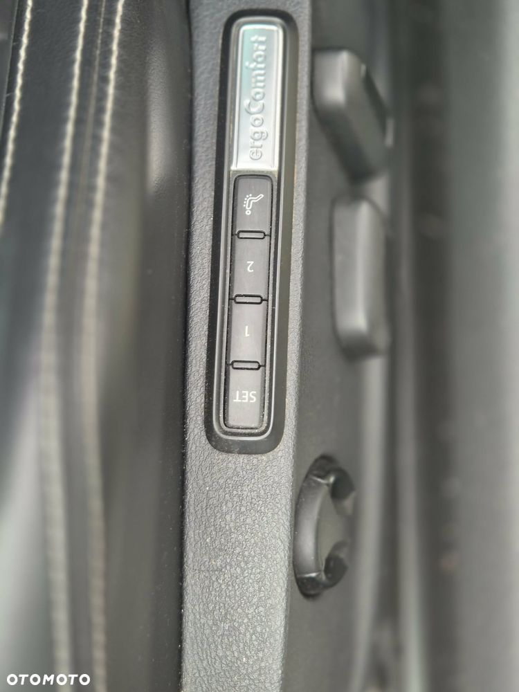 Volkswagen Passat - 14