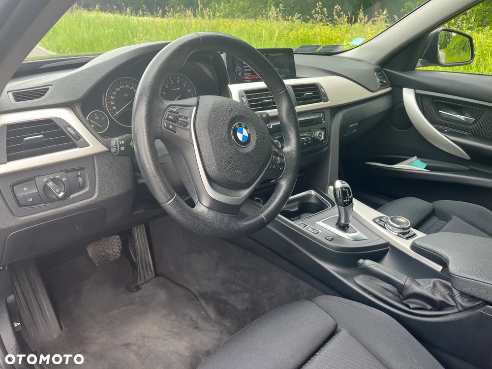 BMW Seria 3 320i Touring xDrive - 6