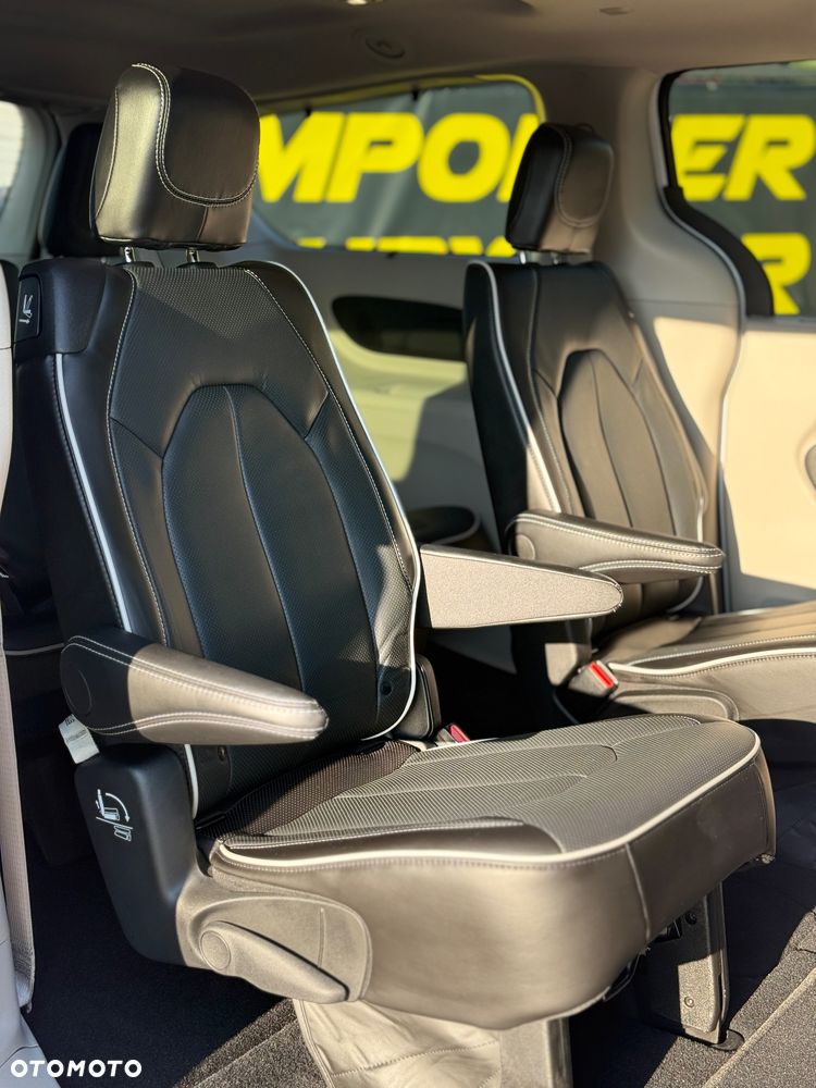 Chrysler Pacifica - 19