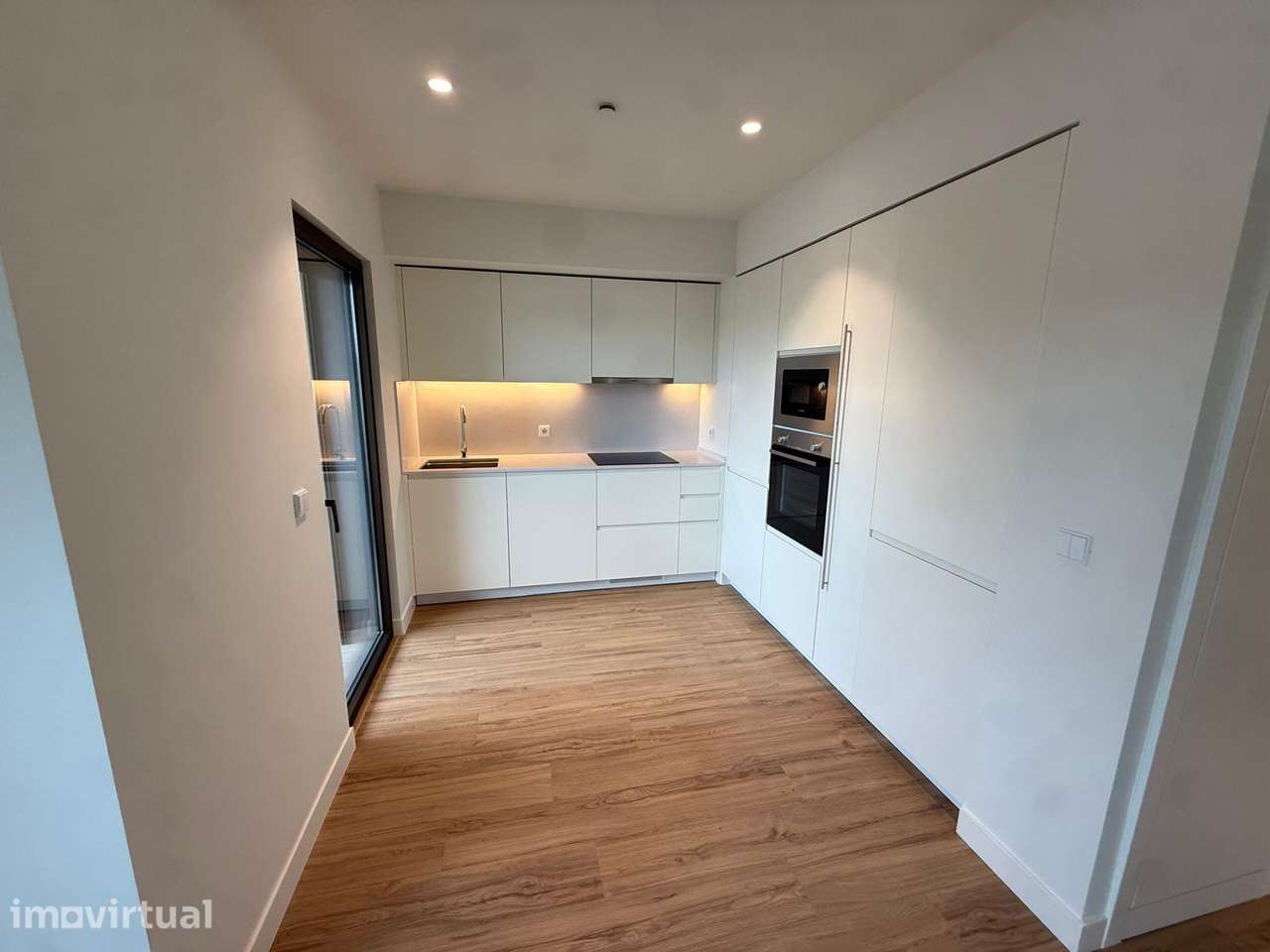T1 Premium em Condomínio Privado | Telheiras | Garagem + Arrecadação - Grande imagem: 2/8