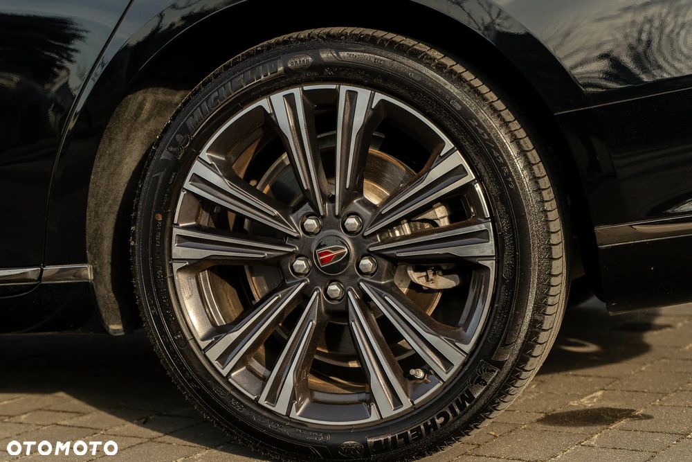 Hongqi H9 - 9