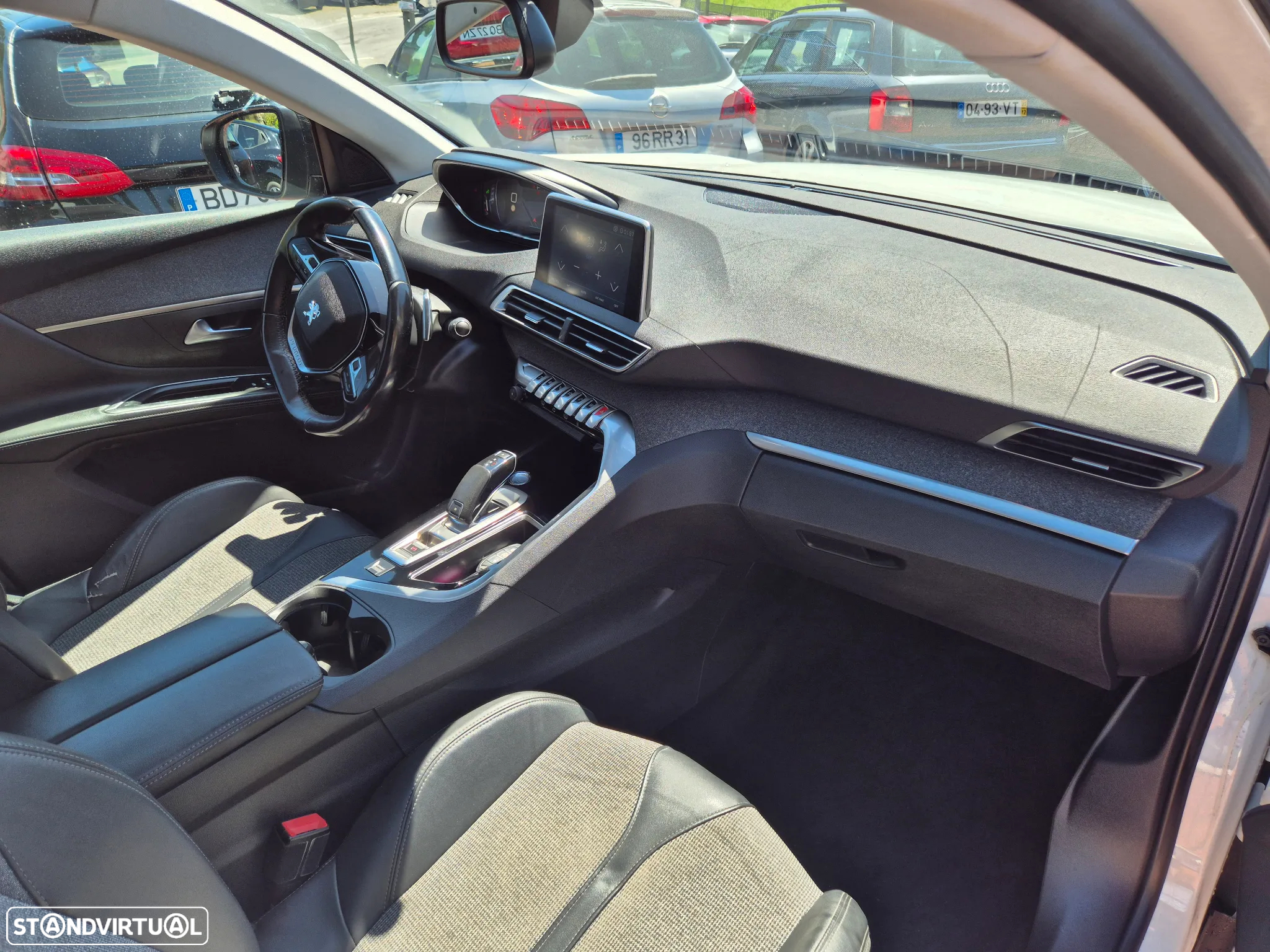 Peugeot 5008 1.5 BlueHDi Allure EAT8 - 26