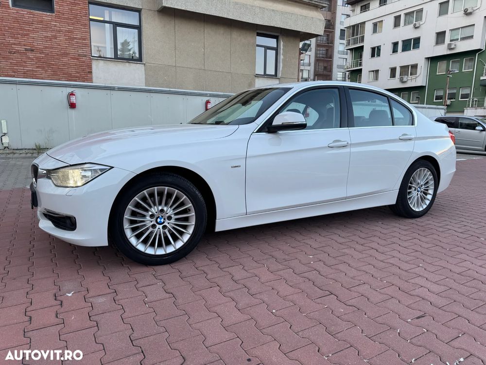 BMW Seria 3 320i Aut. Luxury Line - 2