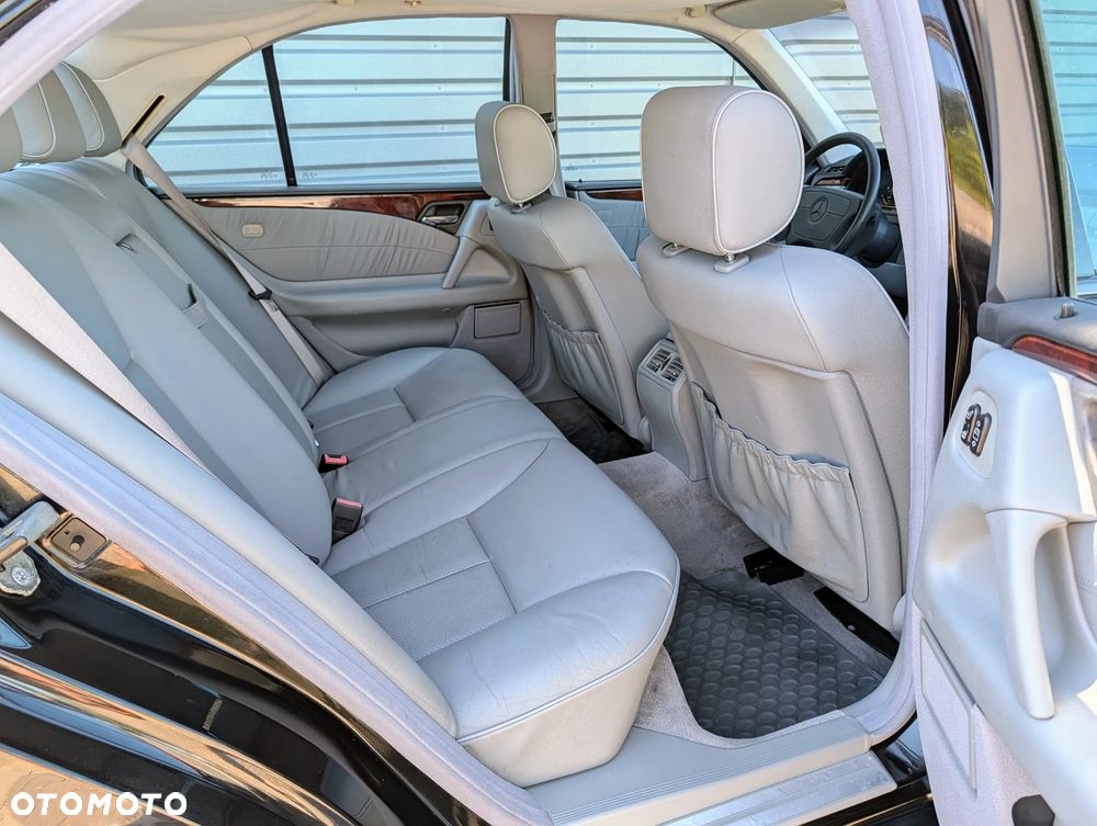 Mercedes-Benz Klasa E 320 4-Matic Elegance - 15