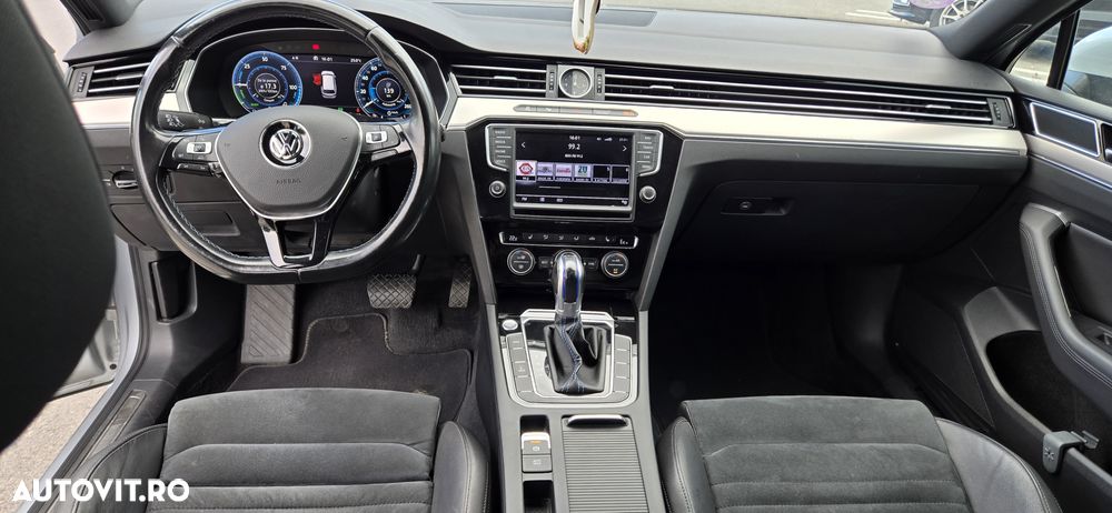 Volkswagen Passat - 4
