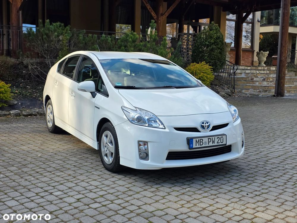 Toyota Prius (Hybrid) - 23