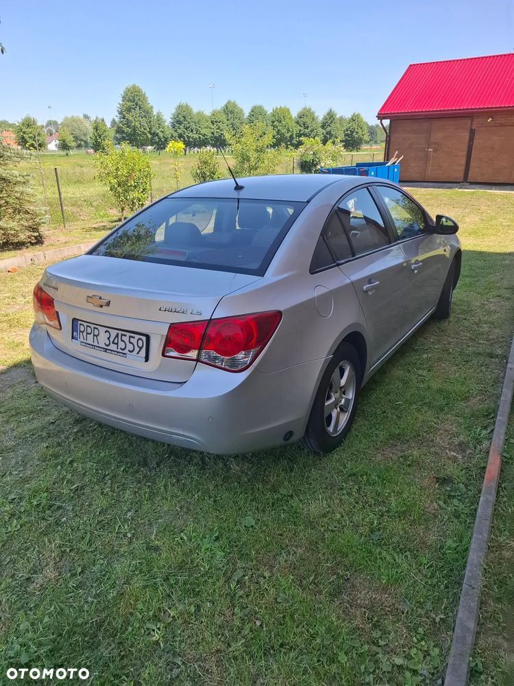 Chevrolet Cruze 1.6 LS - 4