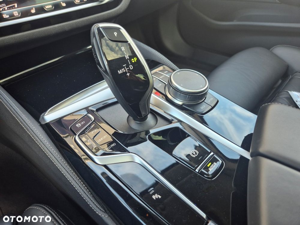 BMW Seria 5 530d mHEV Luxury Line - 17