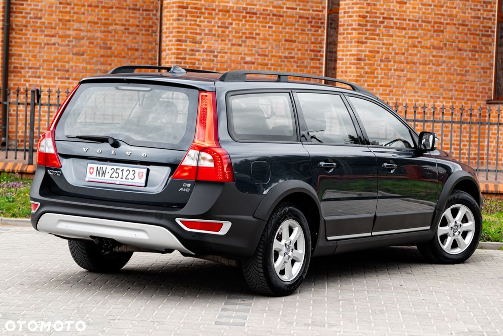 Volvo XC 70 D5 AWD Momentum - 9