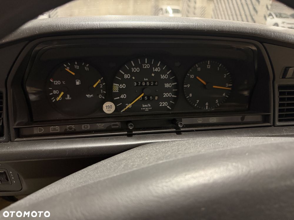 Mercedes-Benz W201 (190) - 8