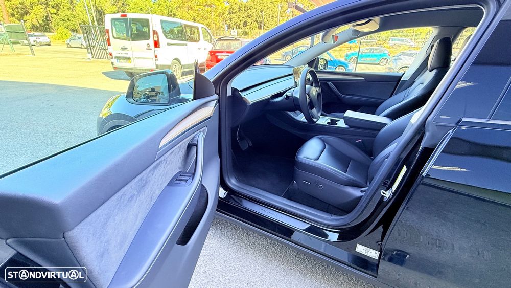 Tesla Model Y Long Range Dual Motor AWD - 12
