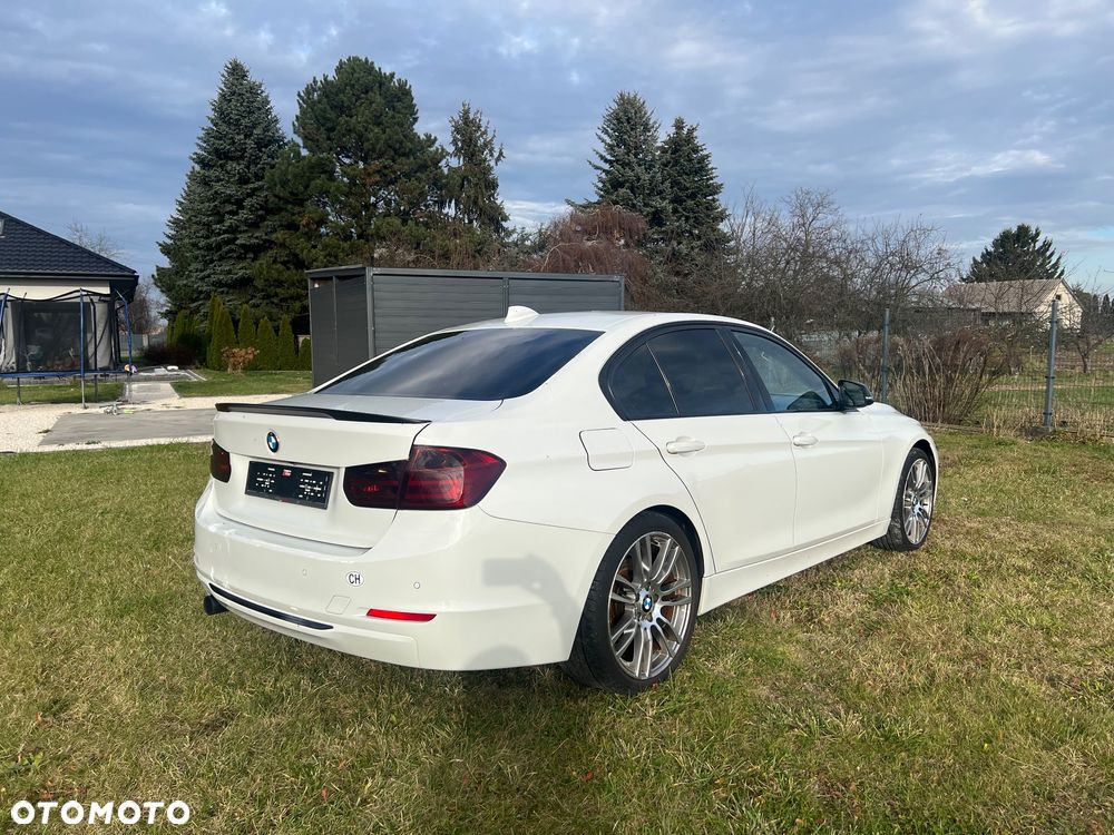 BMW Seria 3 320i Sport Line - 17