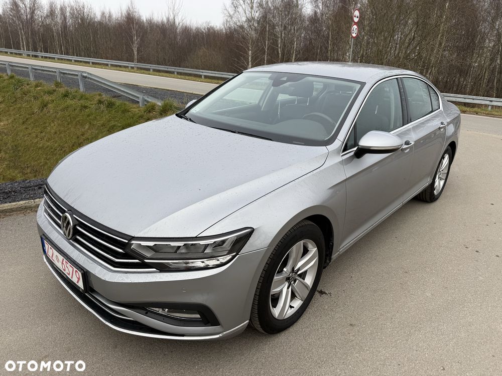 Volkswagen Passat - 1
