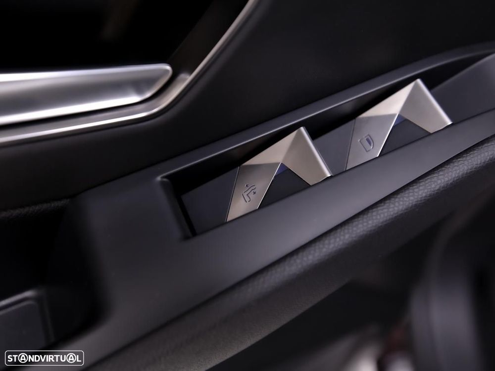 DS DS7 Crossback - 29