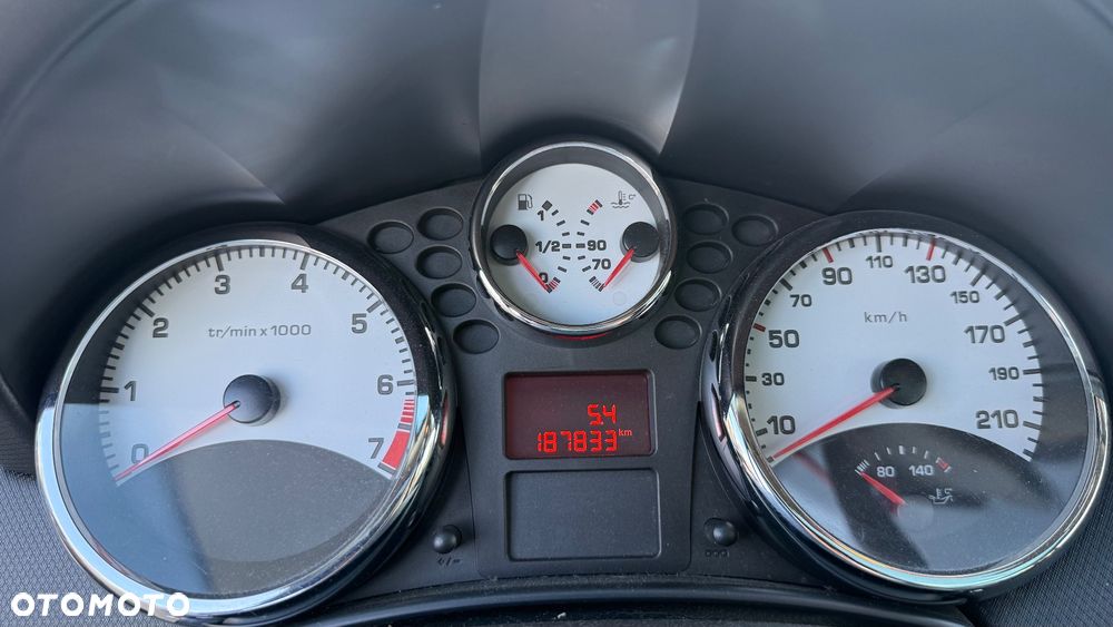 Peugeot 207 - 15