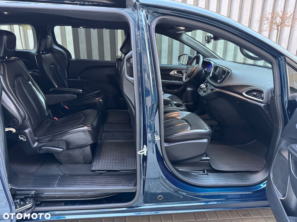 Chrysler Pacifica - 32
