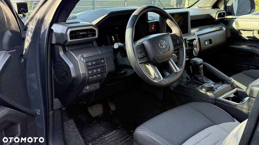 Toyota Tacoma - 14
