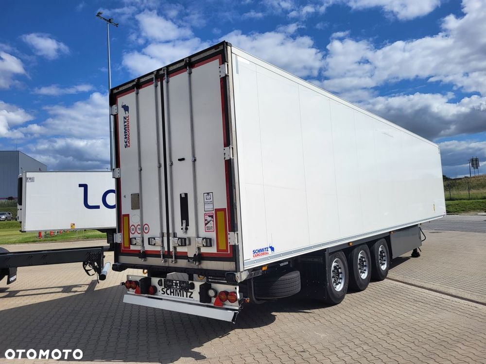 Schmitz Cargobull ThermoKing SLXi300; Dopplestock; Uchwyty promowe, Paleciara - 4