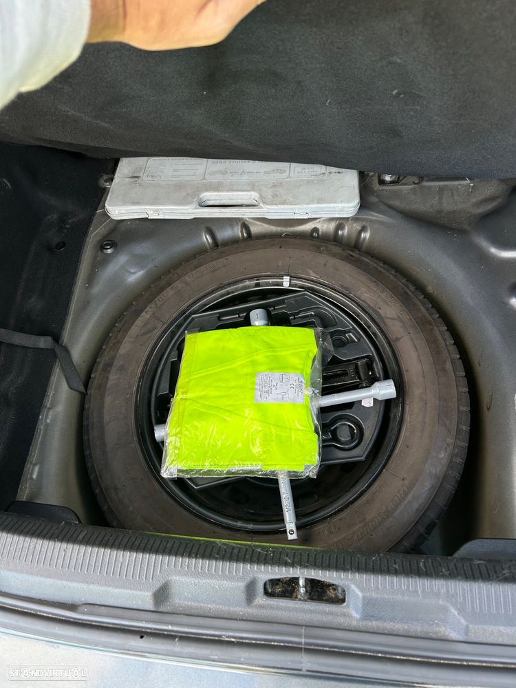 Peugeot 207 1.4 16V SE Millesim 200 Anos - 11