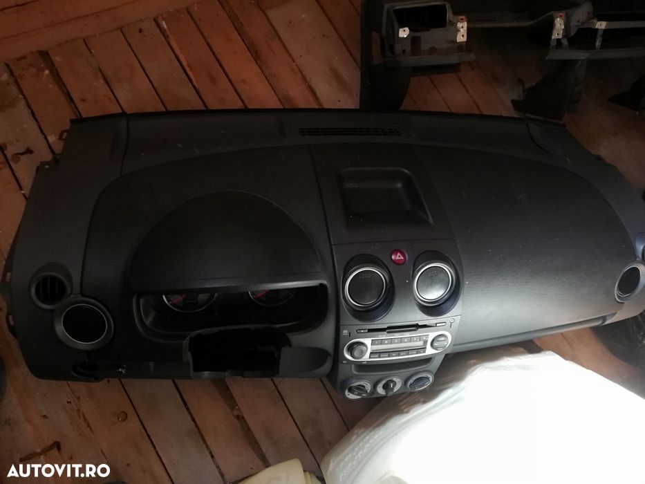 CD player aux Plansa bord interior scaune banchete Mitsubishi colt - 1