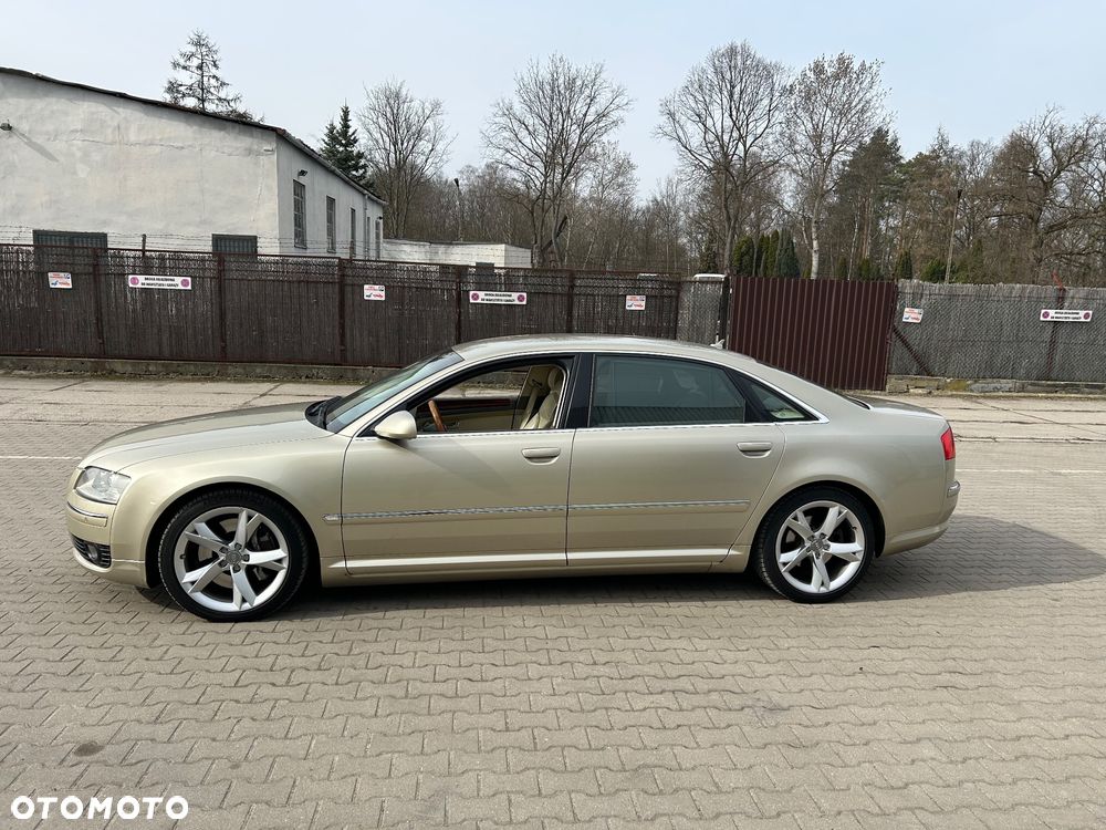 Audi A8 4.2 L Quattro - 3