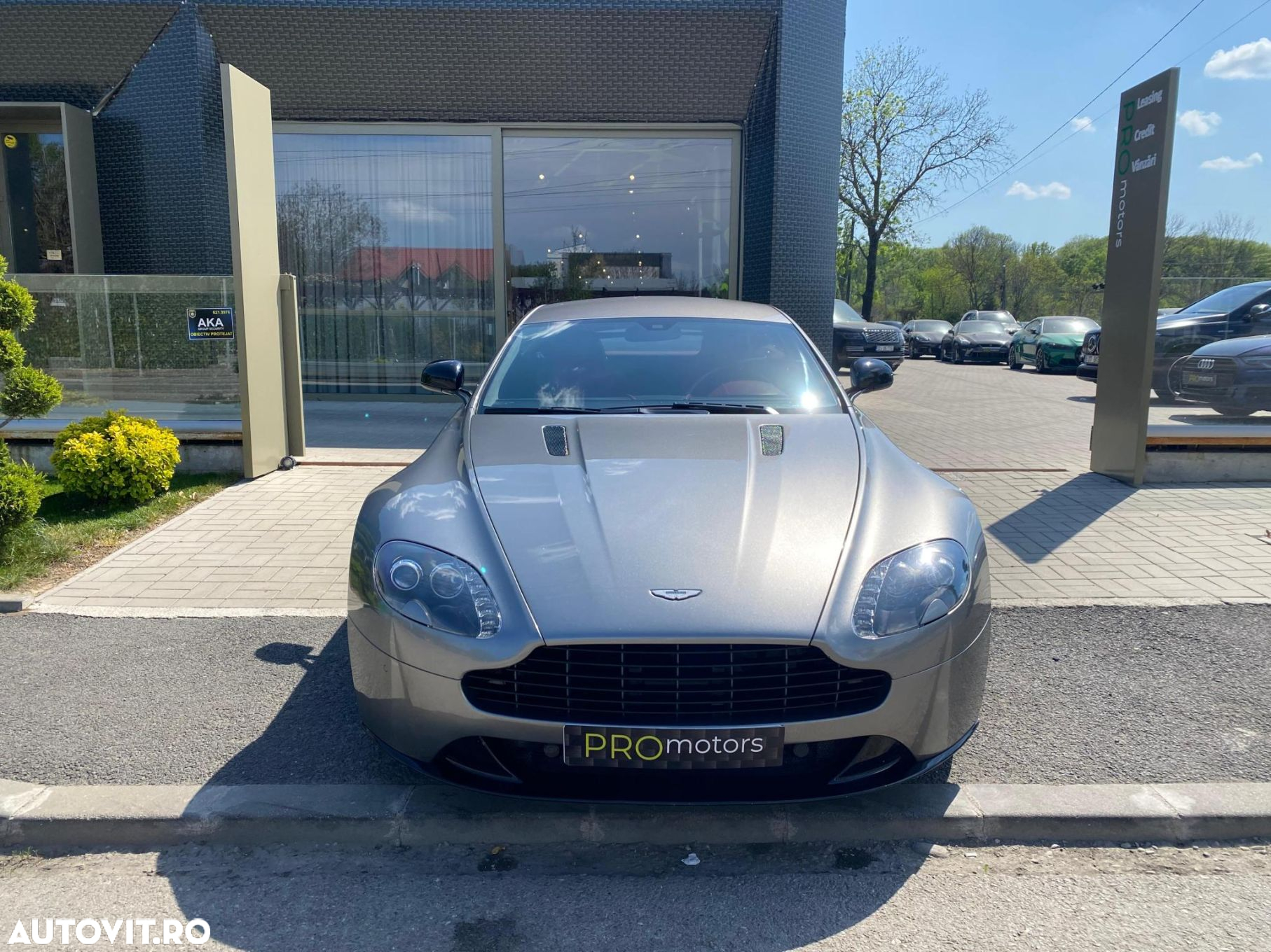 Aston Martin V8 Vantage - 7