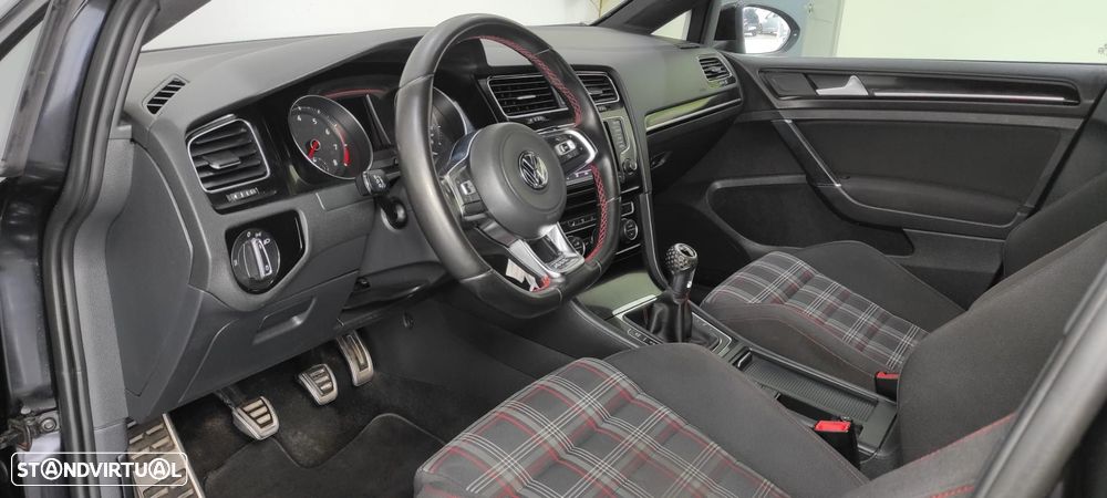 VW Golf - 5