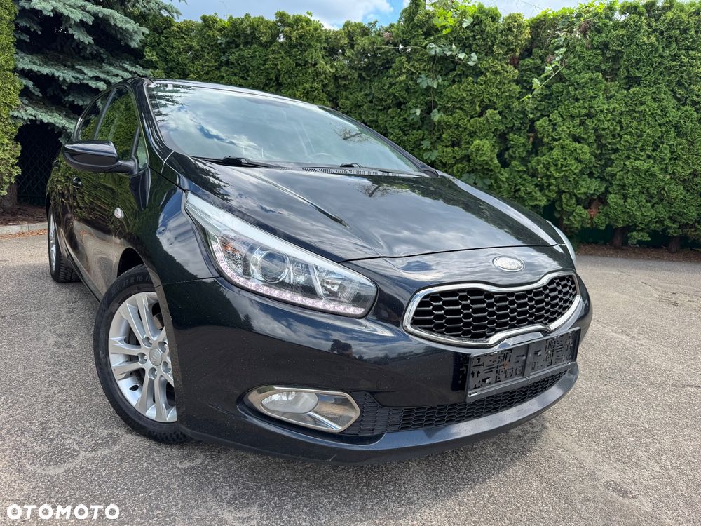 Kia Ceed 1.6 CRDi 128 ISG Fifa World Cup Edition - 1