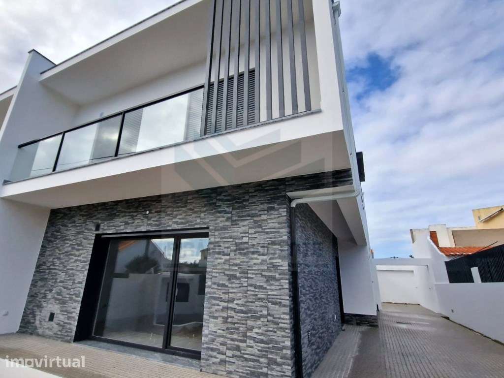 Moradia Duplex T3+1 - Boas áreas - Perto de Espaços Verdes - Grande imagem: 2/31