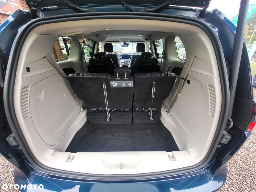 Chrysler Pacifica - 22