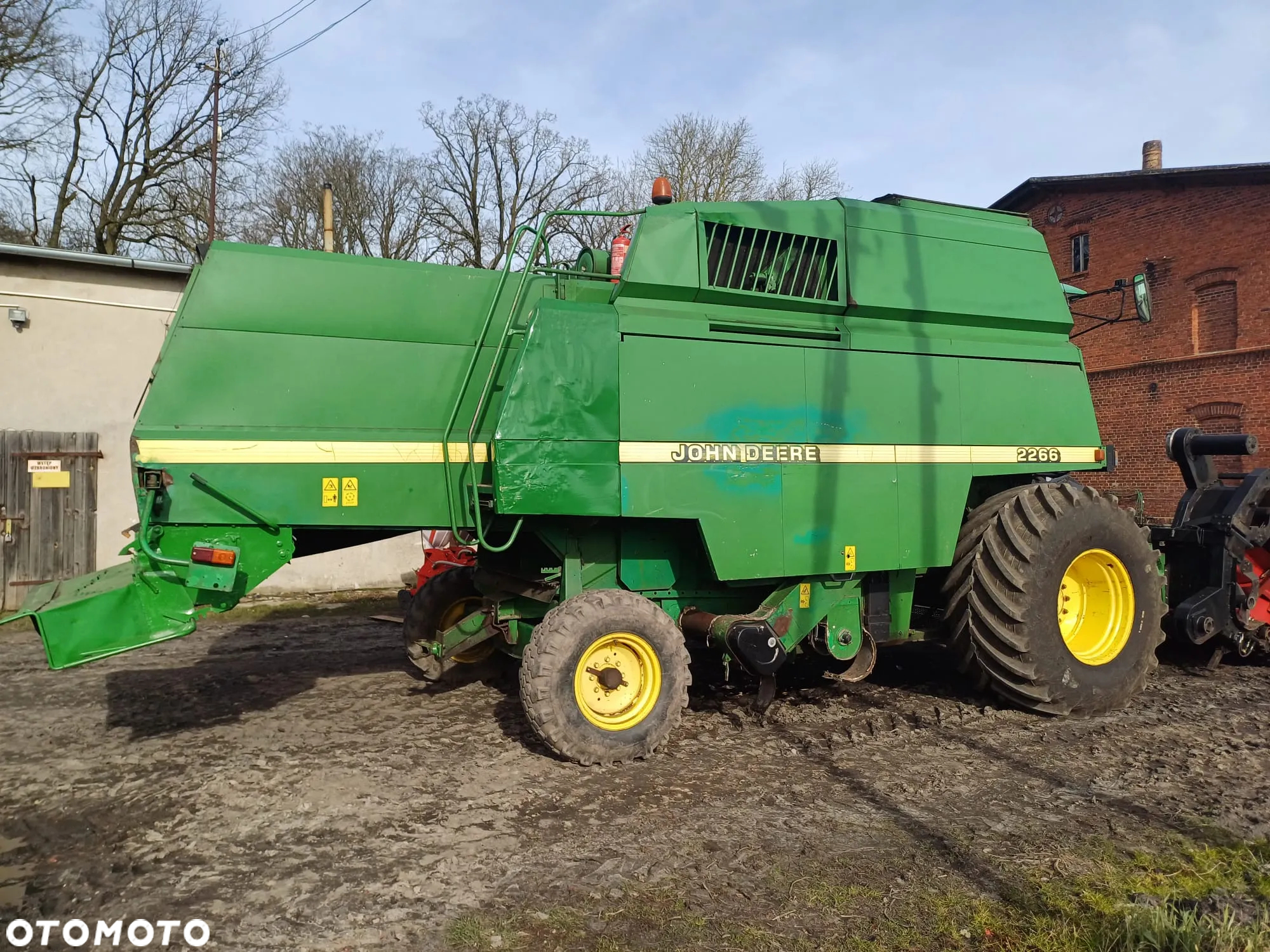 John Deere 2266 - 8