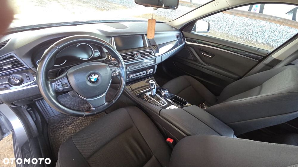 BMW Seria 5 520d xDrive - 10
