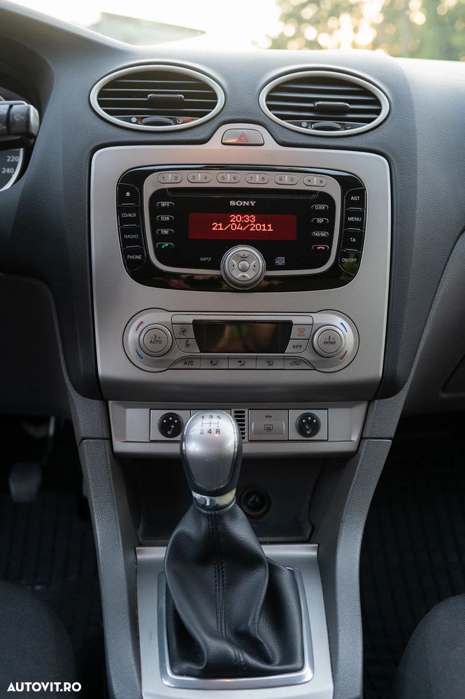 Ford Focus 1.6 16V Trend - 15