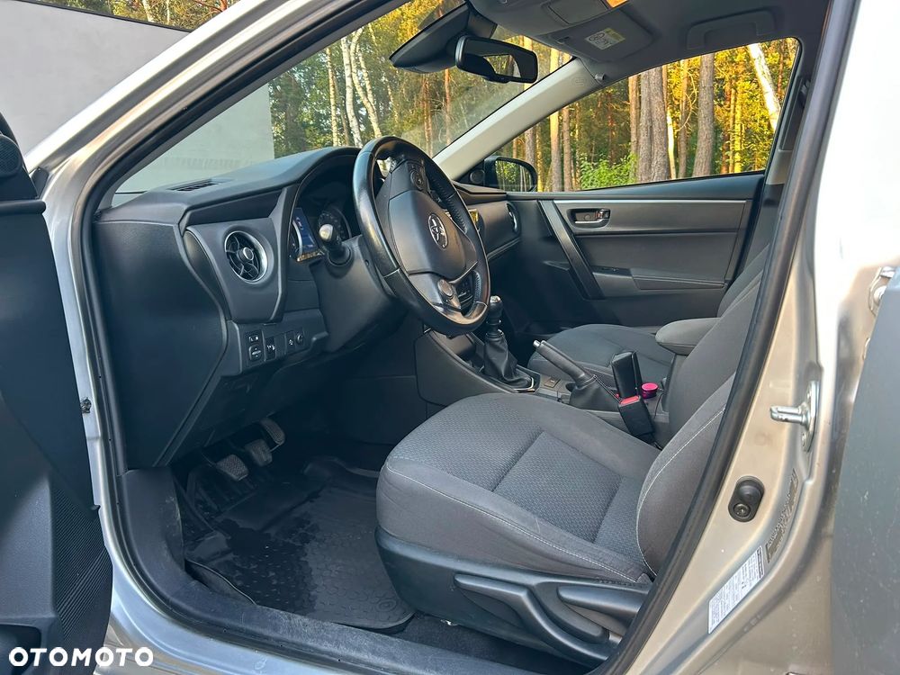 Toyota Corolla 1.6 Comfort - 17