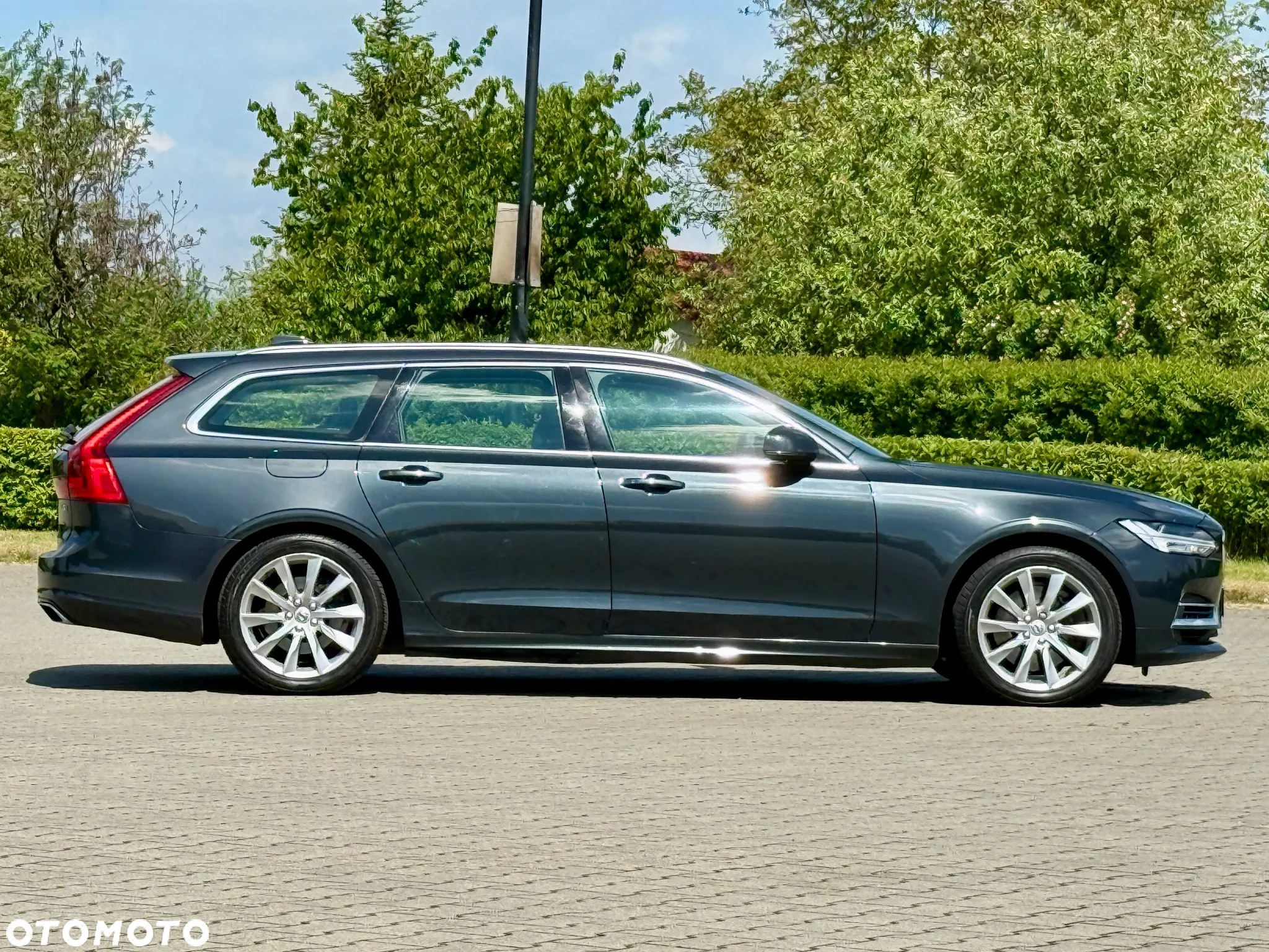 Volvo V90 T8 AWD Plug-In Hybrid Momentum Pro - 11
