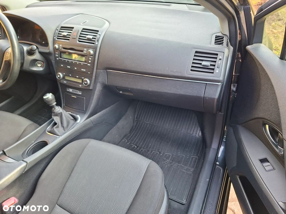 Toyota Avensis 1.8 Luna - 4