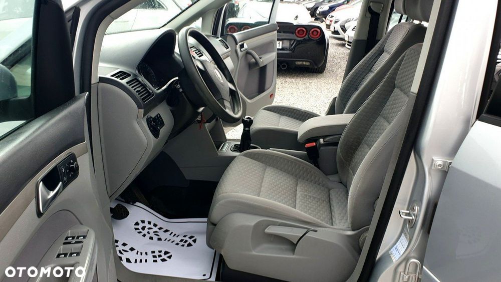Volkswagen Touran - 23
