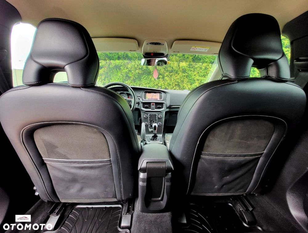 Volvo V40 Cross Country - 16