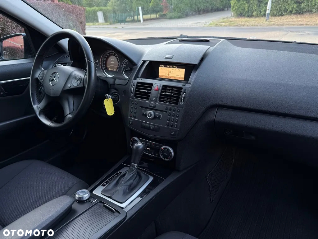 Mercedes-Benz Klasa C 180 T BlueEFFICIENCY 7G-TRONIC Avantgarde - 29