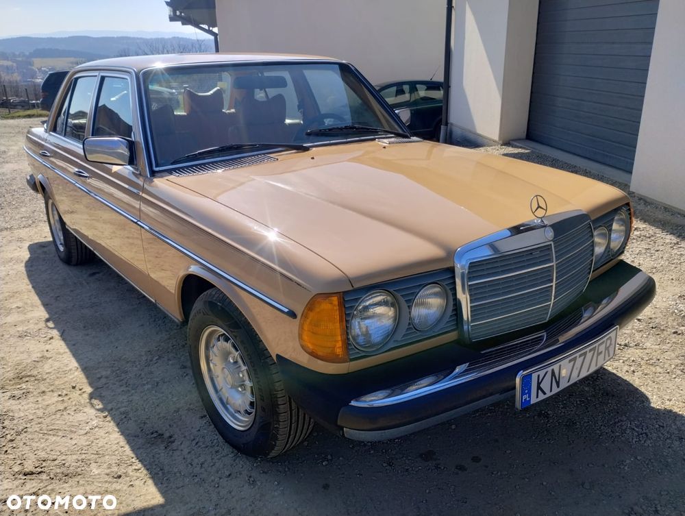 Mercedes-Benz W123 - 1
