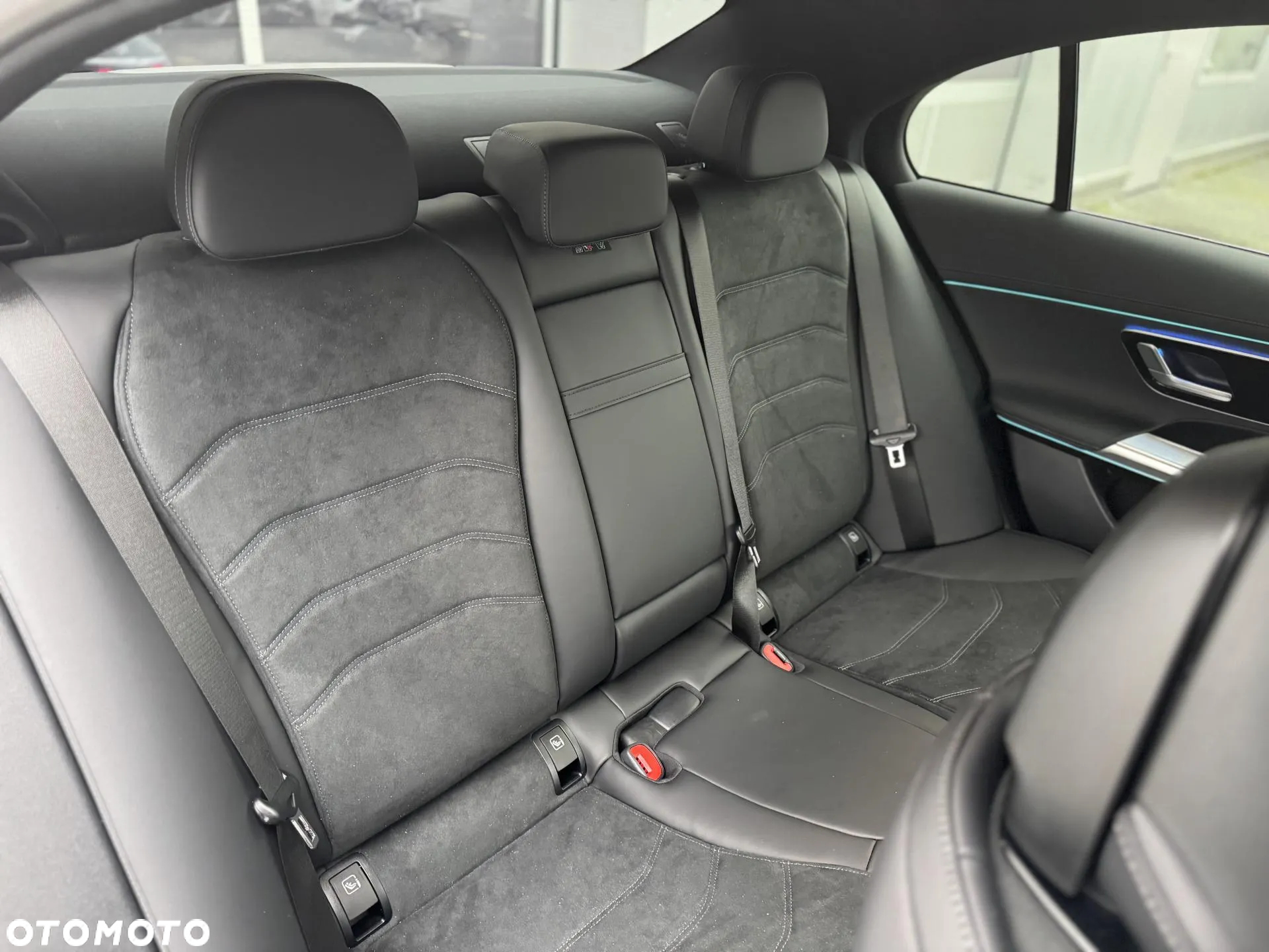 Mercedes-Benz Klasa E 220 d 4Matic 9G-TRONIC Edition AMG Line - 13