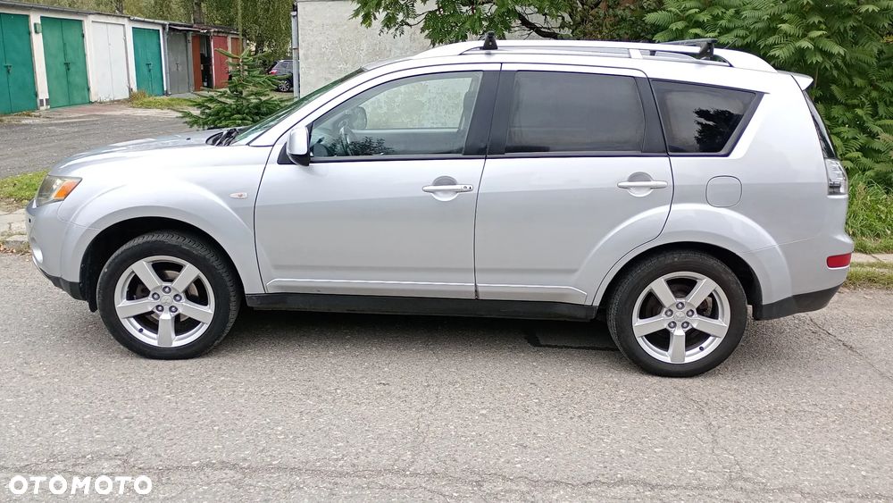 Mitsubishi Outlander - 2