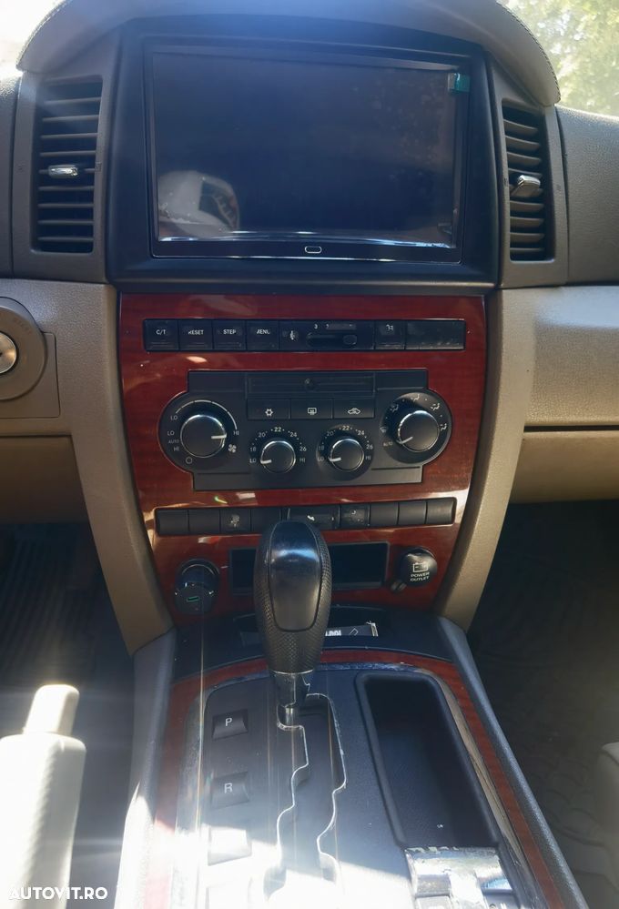 Jeep Grand Cherokee - 14