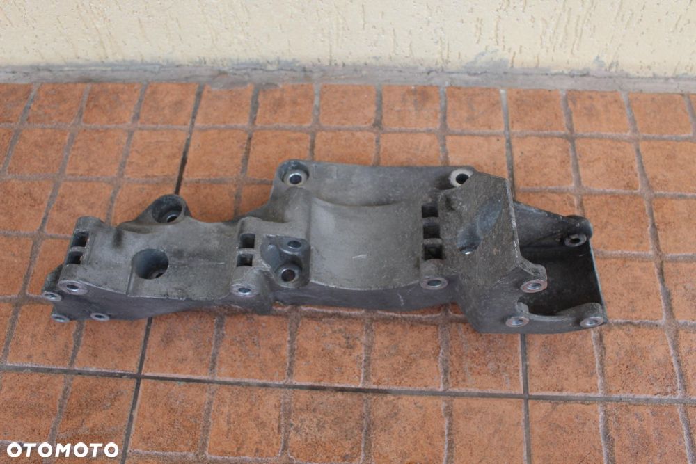 ŁAPA WSPORNIK ALTERNATORA VW NEW BEETLE 2.0B 06A903143P - 1