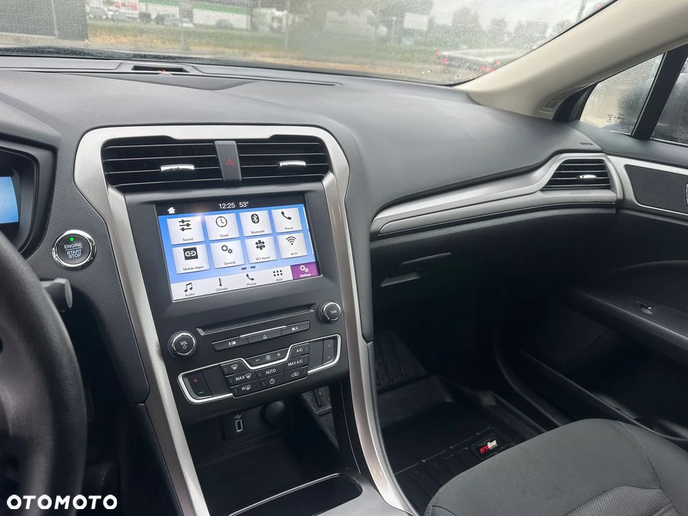 Ford Fusion - 12