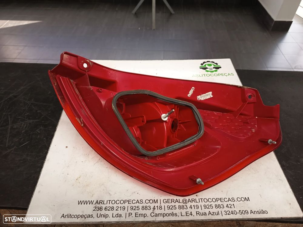 Farolim Stop Esq para FORD FIESTA VI Ref: 8A6113405A - 2