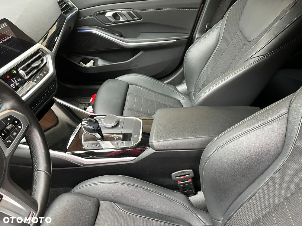 BMW Seria 3 320d - 10